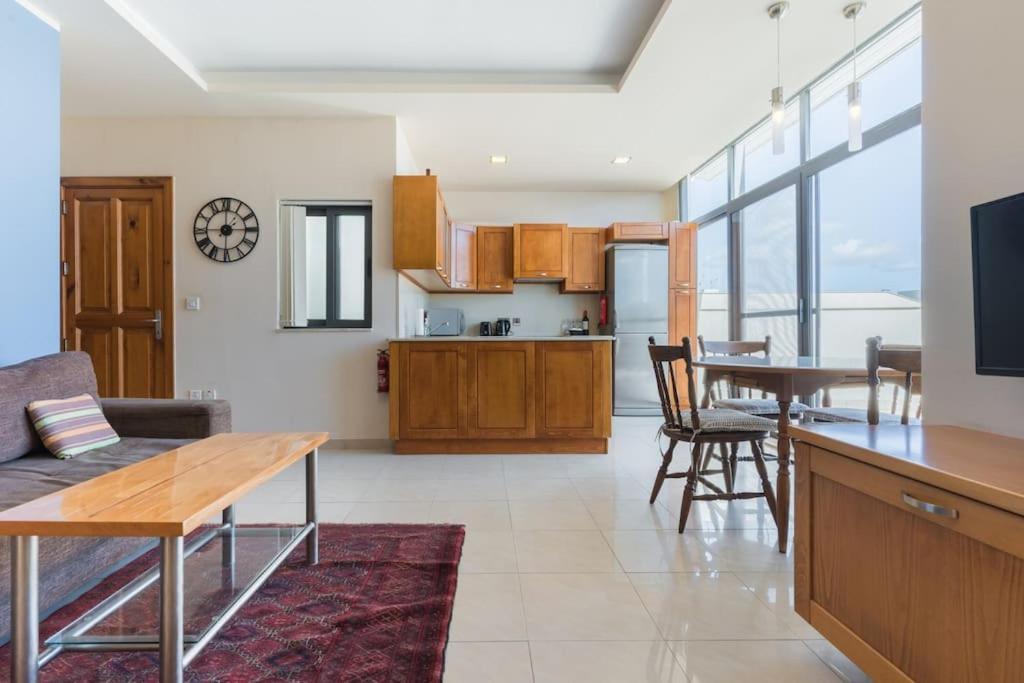 Penthouse-hosted By Sweetstay Mosta